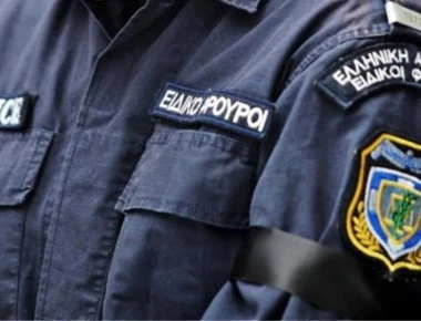 Κρήτη: Ειδικοί φρουροί συνοδεύουν συνεργεία της ΔΕΗ για να... κόψουν το ρεύμα στα σπίτια